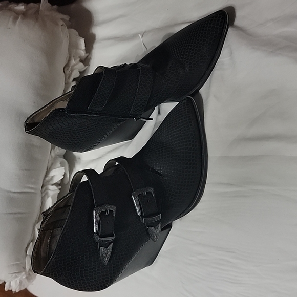 Franco Sarto casual  Heeled Bootie size 9 color black - Picture 1 of 15